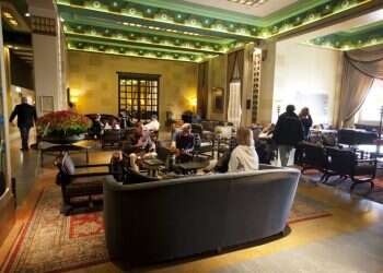 היא הייתה בעיניו חיננית ונאה, אבל אחרי הפגישה צבי לא ידע מה לעשות