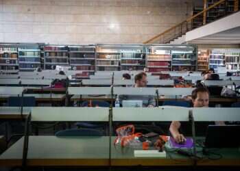 דבר אחד מושך עשרות בחורי ישיבה חרדים לספרייה הלאומית