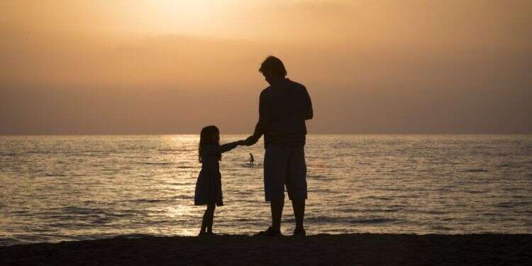 אב וביתו. צילום: נתי שוחט, פלאש 90 סיפור אחד קצר שווה את קריאת כל הספר של ראובן נמדר