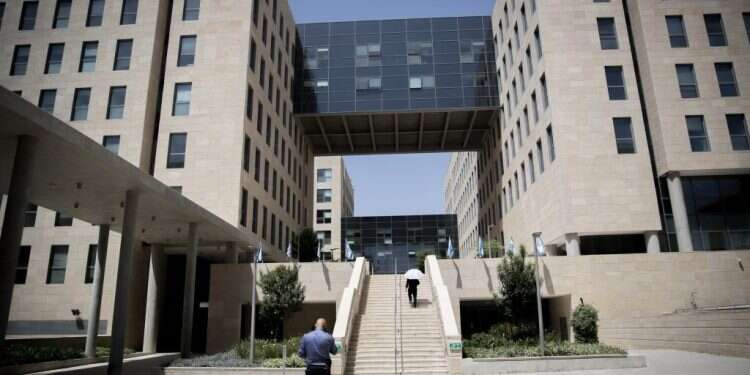 משרדי ממשלה בגבעת רם בירושלים. צילום: יונתן זינדל, פלאש 90 למרות ניגוד עניינים חמור: עובדת מדינה בכירה לא תפוטר מעבודתה