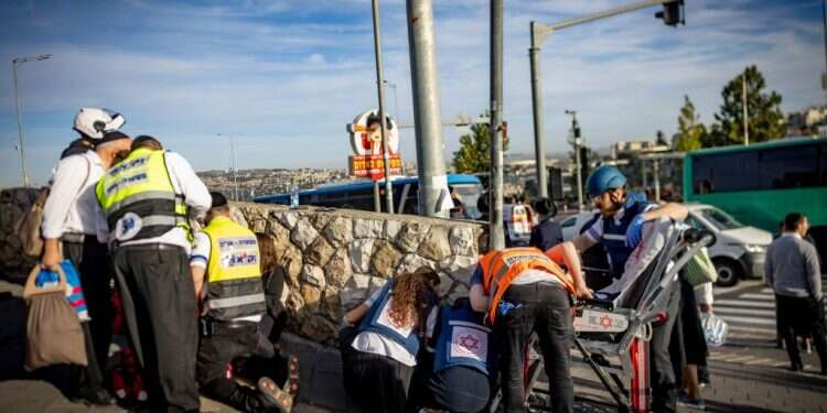 זירת הפיגוע בכניסה לירושלים. צילום: חיים גולדברג, פלאש 90 השופט: לא ניתן לקבוע אם יובל קסטלמן נהרג מירי החייל