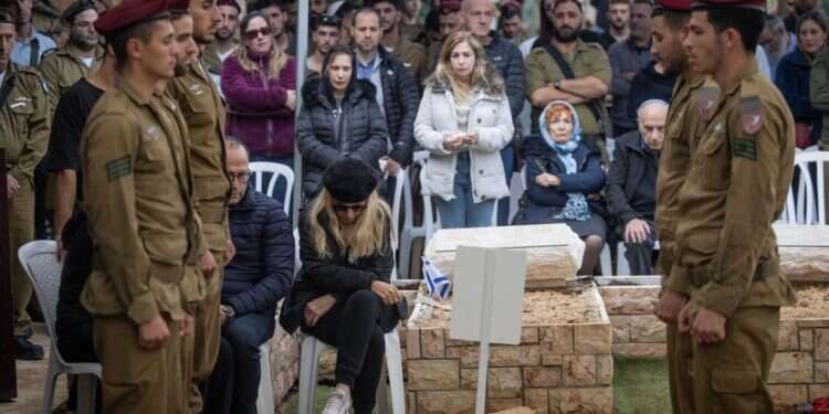 משפחתו וחבריו של עמית בונצל הי האב ספד לבנו שנפל בעזה: "תפסיקו לצרוך את הרעל שיש בטלוויזיה"