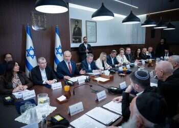 אחרי 600 יום בכלא: איראן מאשימה דיפלומט שוודי בריגול למען ישראל