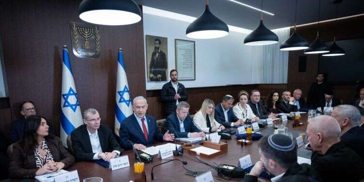 ישיבת הממשלה. צילום: יונתן זינדל, פלאש 90 אחרי 600 יום בכלא: איראן מאשימה דיפלומט שוודי בריגול למען ישראל