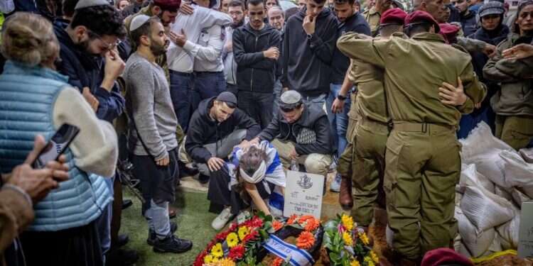 הלווייתו של יוסף אבנר דורן בהר הרצל, שנפל ברצועת עזה. צילום: חיים גולדברג - פלאש 90 הלווייתו של יוסף אבנר דורן בהר הרצל, שנפל ברצועת עזה