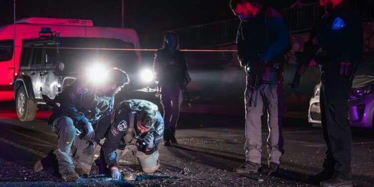 פגיעת טילים בקרית שמונה. צילום: ארז בן סימון, פלאש 90 תושבי הצפון המפונים: "נשכחנו. נהיה רצועת ביטחון בתוך המדינה"