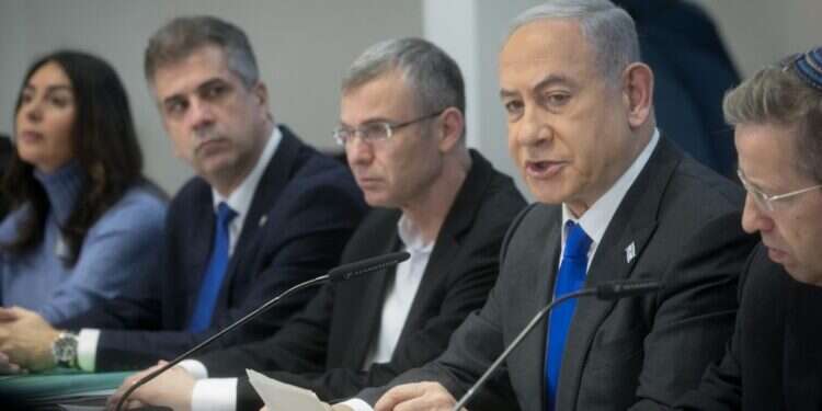 ישיבת הממשלה. צילום: מרים אלסטר, פלאש 90 השר ארבל בעד דחיית הבחירות המקומיות – אך הממשלה שוב דחתה את ההכרעה