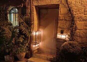 חנוכיות בשכונת נחלאות בירושלים