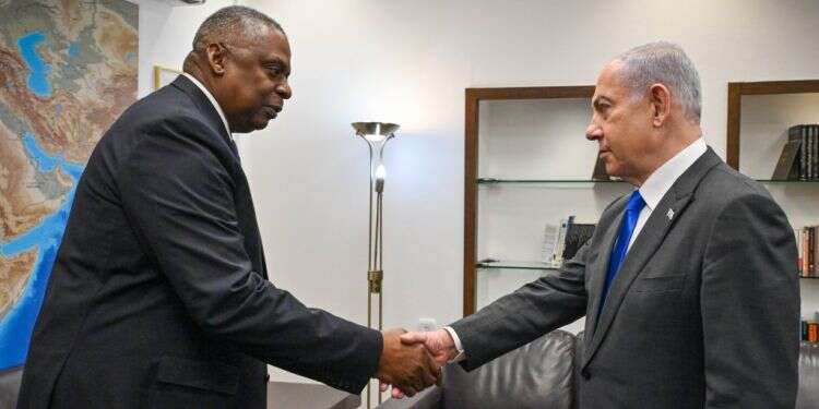 ראש הממשלה בנימין נתניהו ומזכיר ההגנה האמריקני לויד אוסטין. צילום: קובי גדעון, לע שר ההגנה האמריקני בארץ – הלחץ על ישראל מתגבר