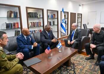 שר ההגנה האמריקני בארץ – הלחץ על ישראל מתגבר