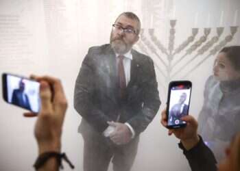 "היינו בהלם": בפולין הגיבו בתדהמה לכיבוי החנוכייה האלים בפרלמנט