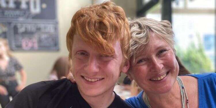 יותם חיים ואמו איריס