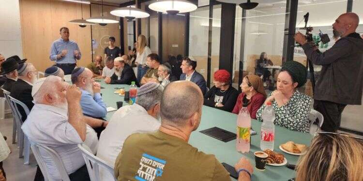 מפגש "אחים לנשק" ורבני הציונות הדתית: "אם רוצים להתפייס – צריך לחזור לשיח הדמוקרטי"