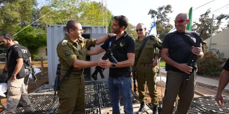 12 כיתות כוננות בעוטף קיבלו נשקים: תכנית "משיב הרוח" יצאה לדרך