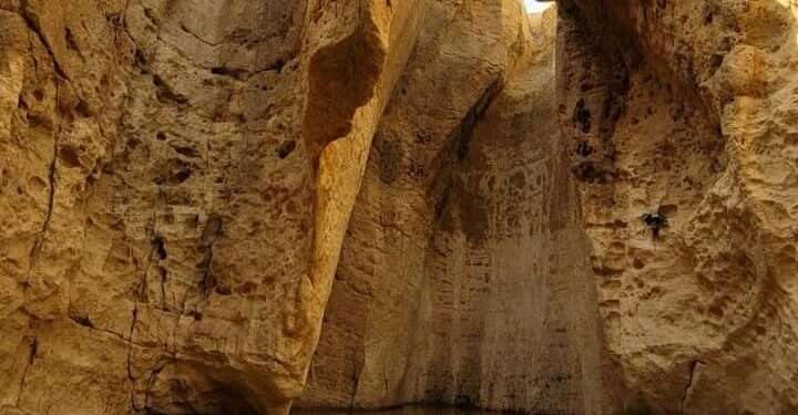 עין ירקעם לאחר שהתמלא במי שיטפונות. צילום: ג׳מיל אטרש - רשות הטבע והגנים