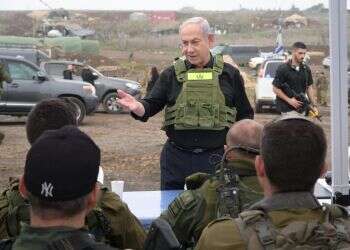 ראש הממשלה בנימין נתניהו בביקורו בפיקוד הצפון, היום. צילום: עמוס בן גרשום, לע נתניהו בצפון: אם חיזבאללה יפתח במלחמה כוללת – ביירות תהפוך לעזה