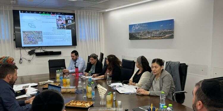 ישיבת משרד הפנים בנושא, הבוקר. הקמת אלפי יחידות דיור בצפון ובדרום תובא לאישור הממשלה: "יעזור לזוגות צעירים"