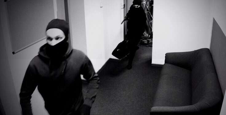 שוד, אילוסטרציה. צילום: שאטרסטוק כתב אישום: התחזו לחיילים ושדדו תחנת משטרה