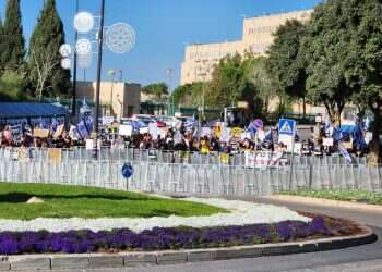 הפגנה מול הכנסת: "דם הנרצחים על ידיו של נתניהו"