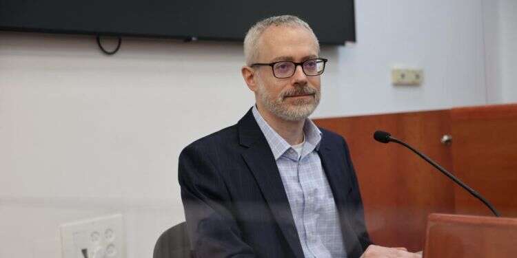 רן ברץ מעיד במשפט נתניהו בבית המשפט המחוזי בירושלים. צילום: יונתן זינדל - פלאש 90