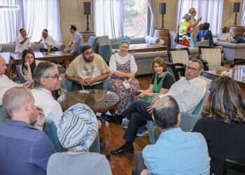 מפונים משדרות מתארחים בירושלים. צילום: ארנון בוסאני