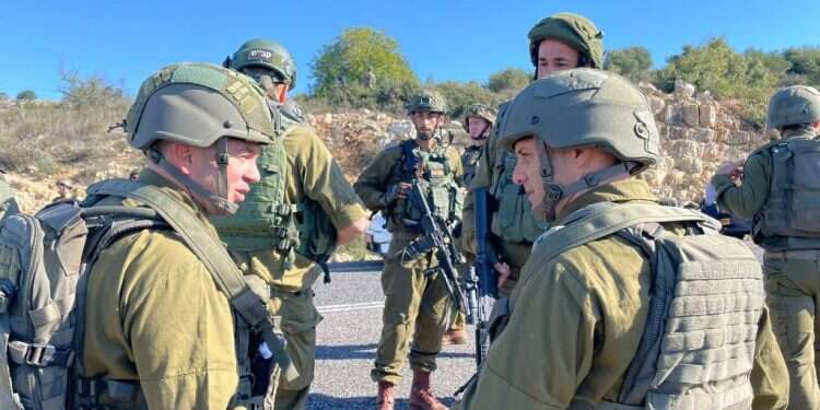 כוחות צה"ל במרדף אחר המחבלים שביצעו את פיגוע הירי סמוך לראוובי