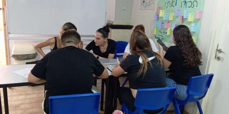 תלמידים בתיכון של רשת אמי