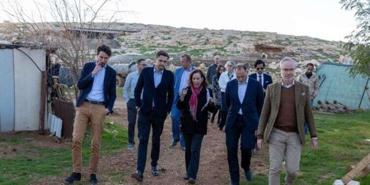 בכירי האיחוד האירופי בסיור ביהודה ושומרון. צילום: EUpalestinians בכירי האיחוד האירופי בסיור ביהודה ושומרון