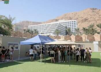 ללא אילוצי הבירוקרטיה: סיור בחדרי המלון שהפכו לכיתות לימוד