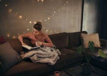 אהבה בימי מלחמה: 10 ספרים מנחמים לקרוא מתחת לפוך