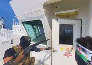 השתלטות החות'ים על הספינה בים האדום