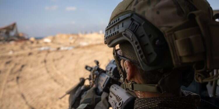 פעילות מבצעית ברצועת עזה. צילום: דובר צה 60 יום למלחמה: צה״ל ושב״כ פשטו על חמ"ל הביטחון הכללי של חמאס