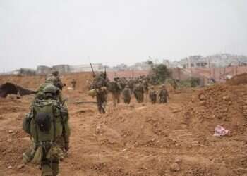 מטח רקטות לגוש דן, שלושה לוחמים נפלו בחאן יונס | תיעוד: הצנחת ציוד לוגיסטי ללוחמים ברצועה