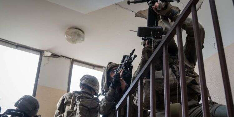 כוחות צה בזמן ששיגרה רקטות לעבר שדרות: צה"ל השמיד עמדת שיגור בעזה