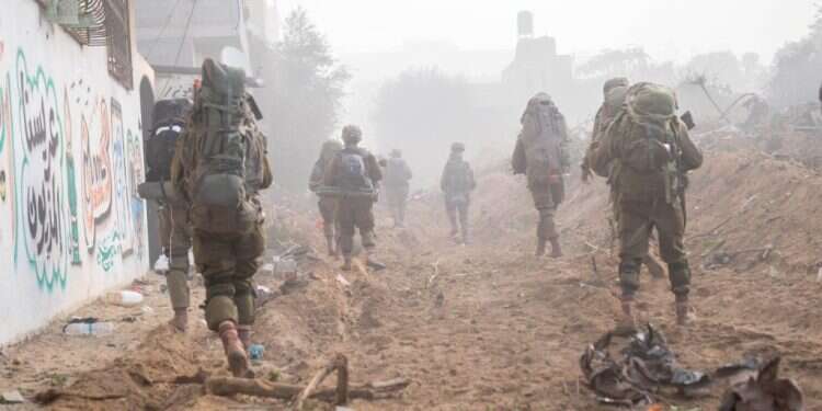 כוחות צה בזמן ששיגרה רקטות לעבר שדרות: צה"ל השמיד עמדת שיגור בעזה