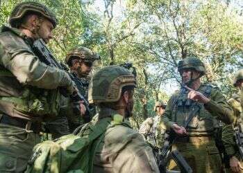 הרמטכ הרמטכ"ל הרצי הלוי בגבול הצפון עם לוחמי מילואים