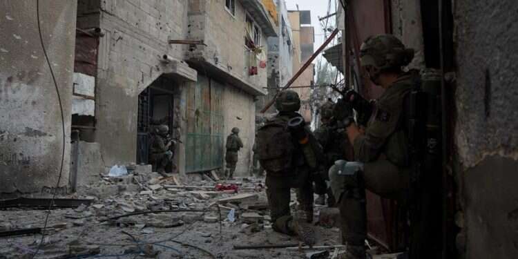 לוחמי גבעתי בחאן יונס. צילום: דובר צה קרבות פנים אל פנים: חטיבת גבעתי מעמיקה את הלחימה בחאן יונס