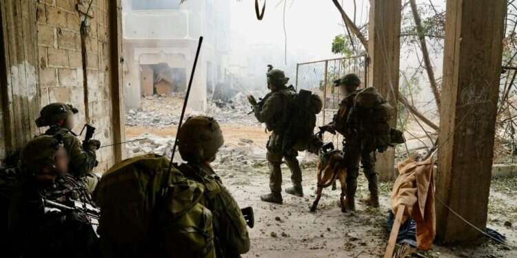 לוחמי צוות הקרב של חטיבת הצנחנים ברצועת עזה. צילום: דובר צה לוחמי צוות הקרב של חטיבת הצנחנים ברצועת עזה