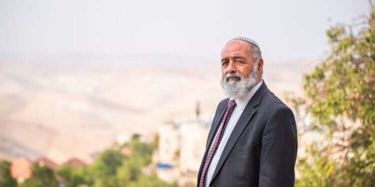 הרב חיים סבתו. צילום: אביטל הירש "התנערי מעפר": פואמה היסטורית מאת הרב חיים סבתו