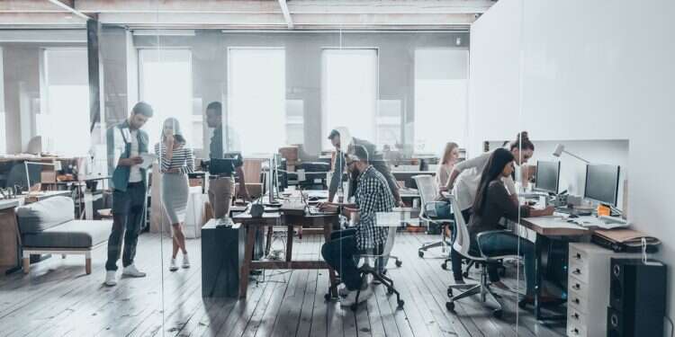 צילום: שאטרסטוק עובדים זרים? את המחסור בעובדי חקלאות צריך לפתור בעבודה עברית