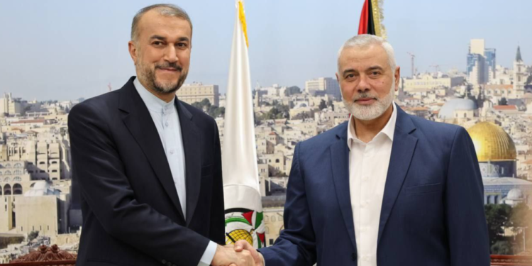 אסמאעיל הנייה בפגישה עם שר החוץ האיראני. צילום: מתוך הטוויטר של סוכנות הידיעות האיראנית בדרך לעסקת חטופים: הנייה נפגש עם בכירים באיראן