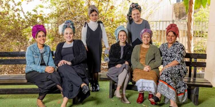 מורות באולפנת אמית בארי בשדרות. צילום: נעמה שטרן תלמידי שדרות התפזרו, אבל המורים לא עזבו אותם: "תחושת האחריות בלתי נמנעת"