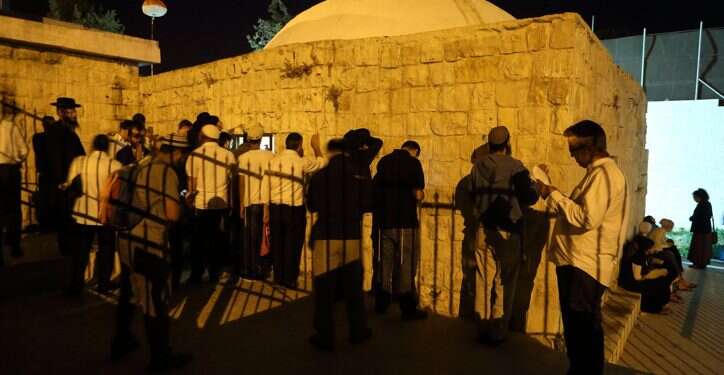 קבר יוסף בשכם, 2013. צילום: משה נעמי, פלאש 90 קבר יוסף בשכם, 2013