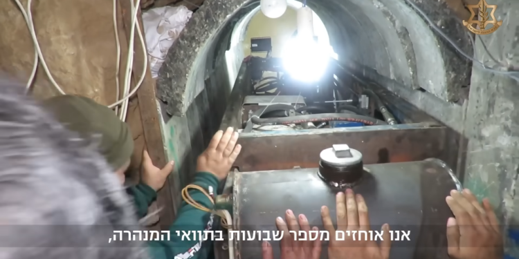 תיעוד בניית מנהרת טרור של חמאס בעזה. משמאל: צילום: דובר צה