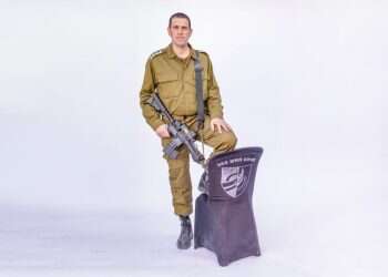 "אשמח לשבת לכוס קפה עם ברי סחרוף. פשוט אמן ענק"