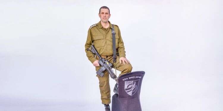 נעם סובל. צילום: אריק סולטן "אשמח לשבת לכוס קפה עם ברי סחרוף. פשוט אמן ענק"