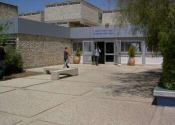 מנהל בית הספר שחמישה מבוגריו נפלו: "אנחנו מאמינים בחינוך לחיים"