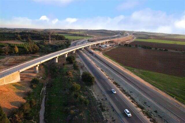 הקטע המאוים במסילת הרכבת מנתיבות לאשקלון. צילום: אלברטוס הקטע המאוים במסילת הרכבת מנתיבות לאשקלון. צילום: אלברטוס