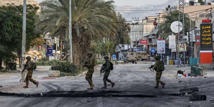 חיילי צה"ל במחנה נור א־שמס בטול־כרם, החודש. צילום: איי.אף.פי