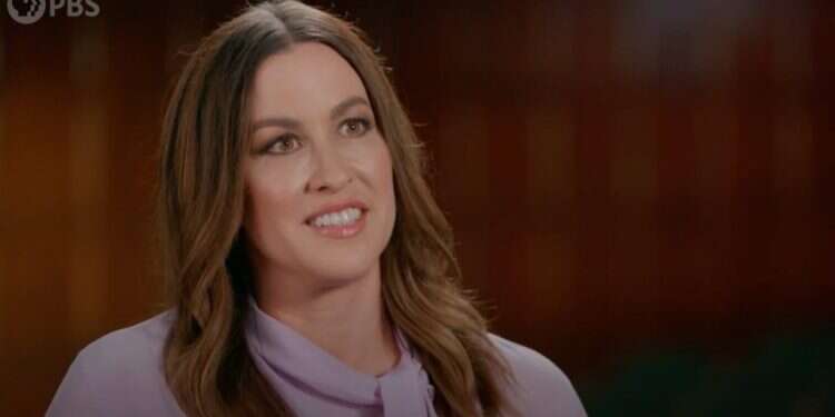 אלאניס מוריסט בתוכנית ב-PBS אתמול. צילום מסך מיוטיוב אלאניס מוריסט מגלה שהיא יהודייה